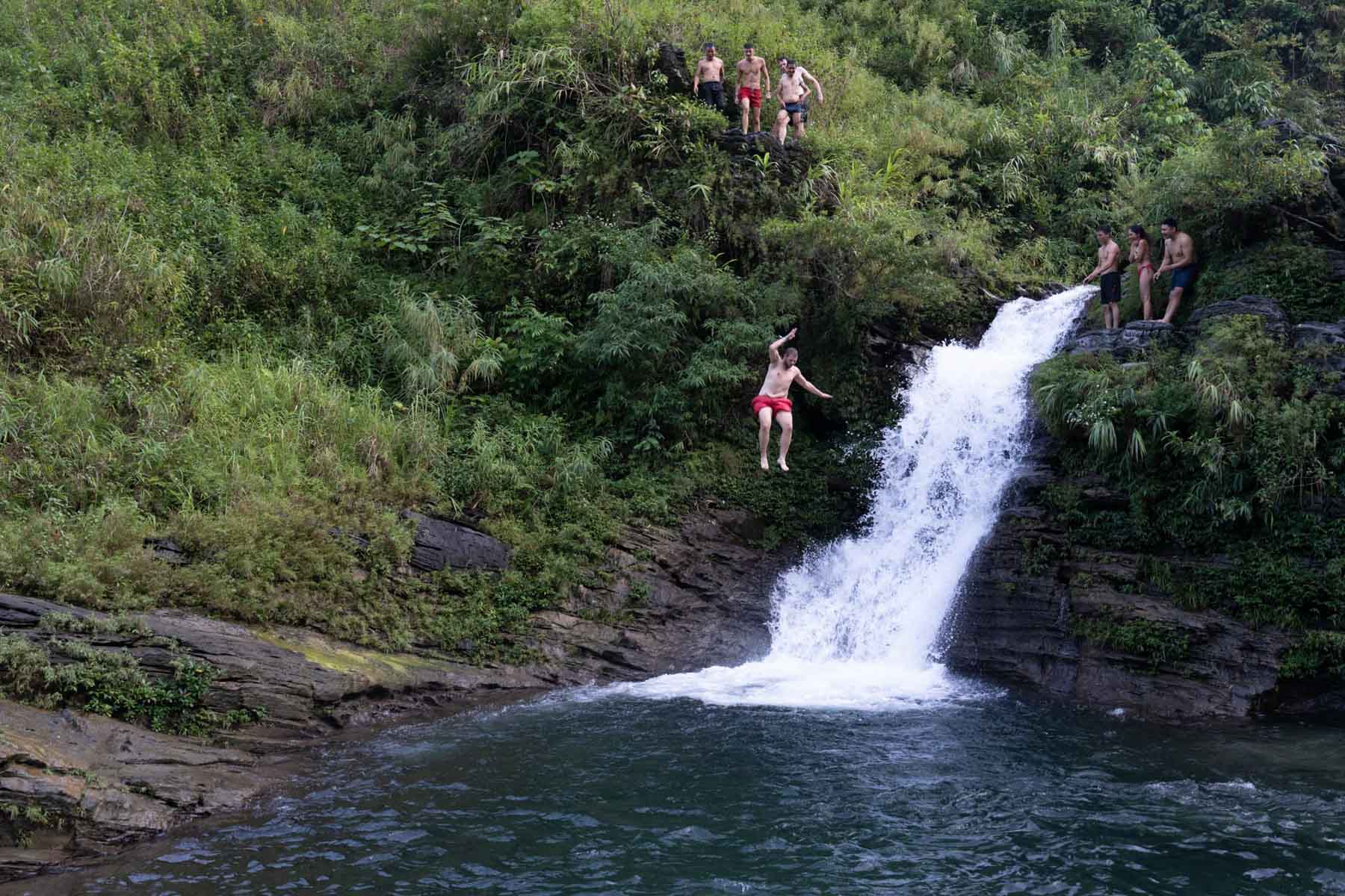 /fm/Files//Pictures/Ido Uploads(1)/Asia/Vietnam/Ha Giang/Ha Giang - Loop Jumping Waterfall Water Tourists River - NS.jpg